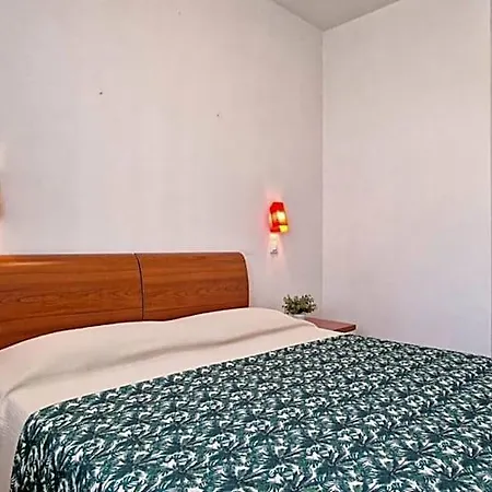 Bright Flat In With Pool - Beahost