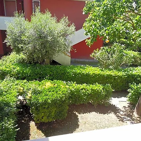 Hotel Bright Flat In With Pool - Beahost 3*